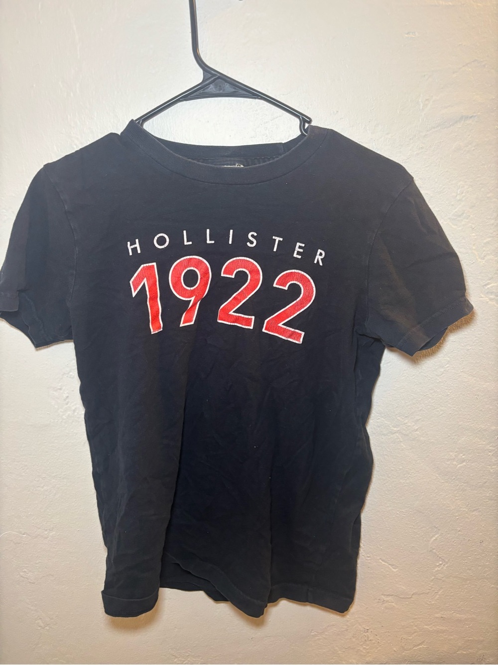 Hollister Black Short-Sleeve Tee with Red 1922 Graphic